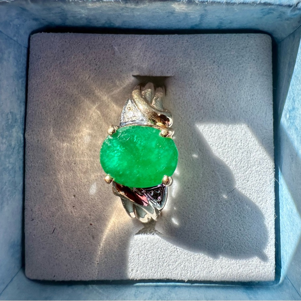 Emerald and 14k yellow gold ring vintage.  Stunning! Make offer!